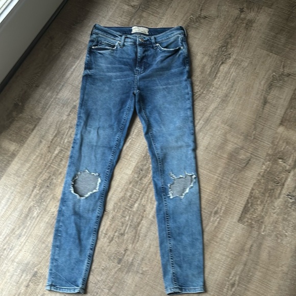 Free People Distressed Skinny Jeanss - Picture 4 of 4